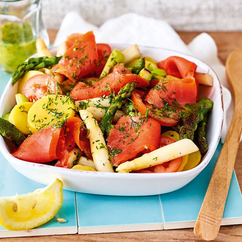 Spargel-Lachs-Salat mit Honig-Senf-Dressing