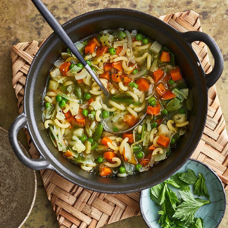 Gemüse-Nudel-Suppe