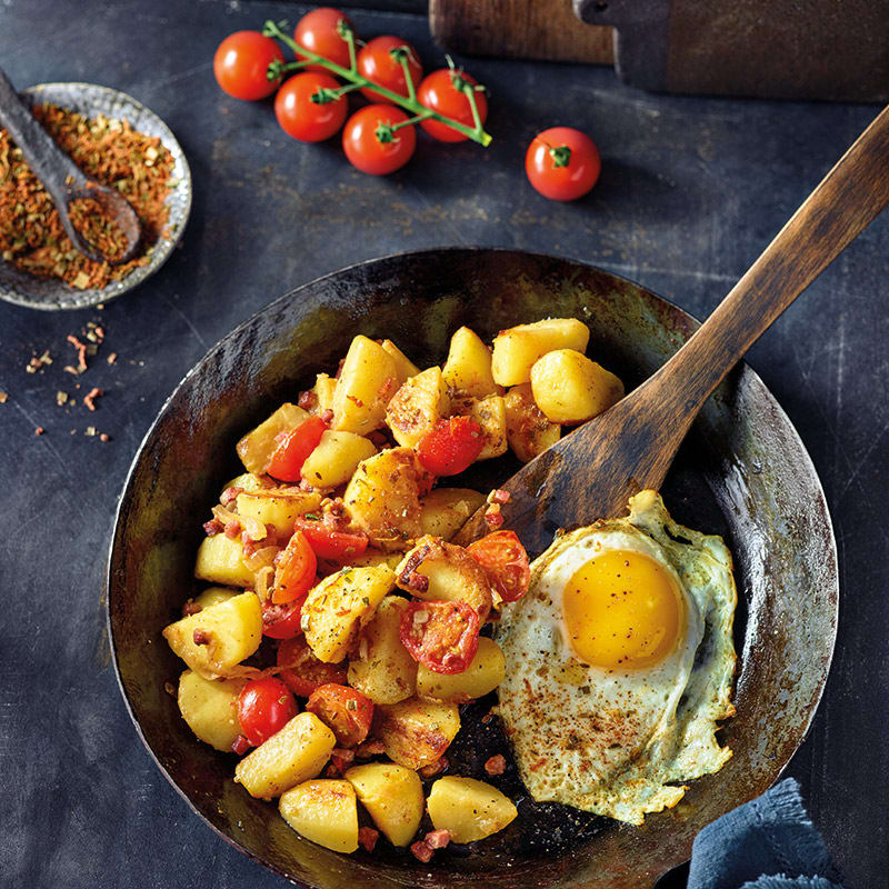 Bratkartoffeln mit Tomaten und Ei