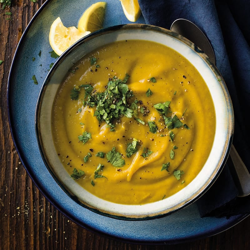 Karotten-Pastinaken-Suppe mit Curry
