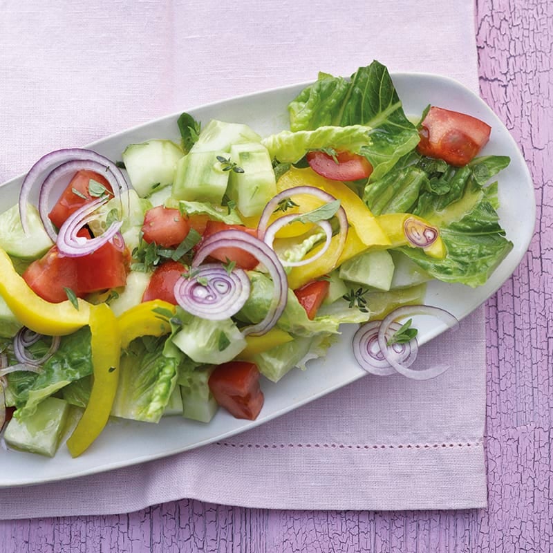 Bunter Salat mit Zitronen-Kräuter-Dressing