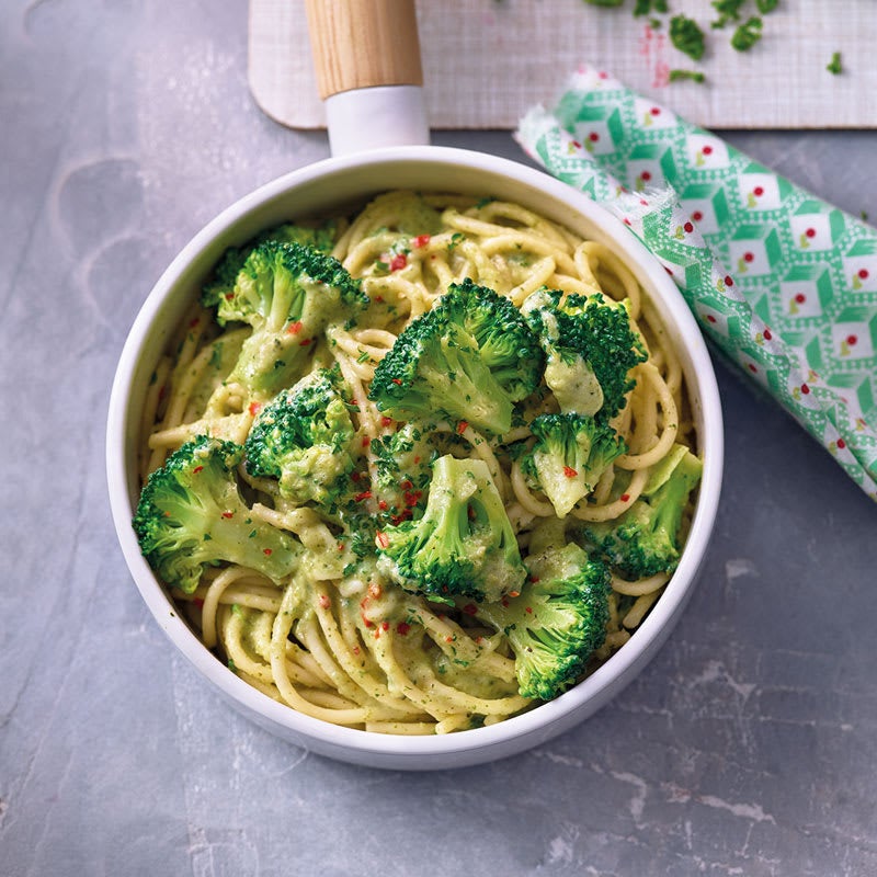Spaghetti in cremiger Broccoli-Käse-Sauce