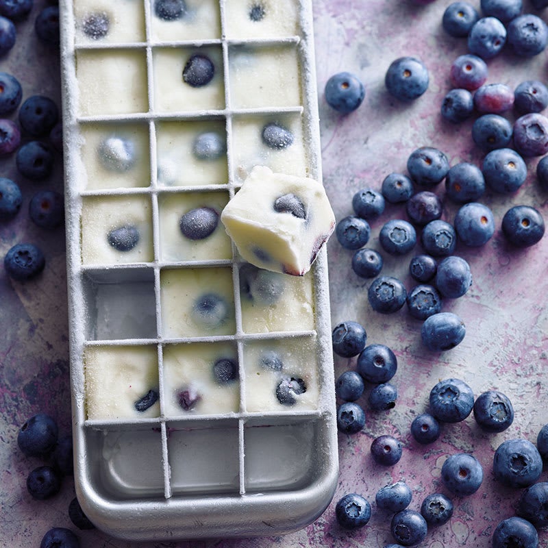 Foto Frozen-Yoghurt-Häppchen mit Heidelbeeren von WW