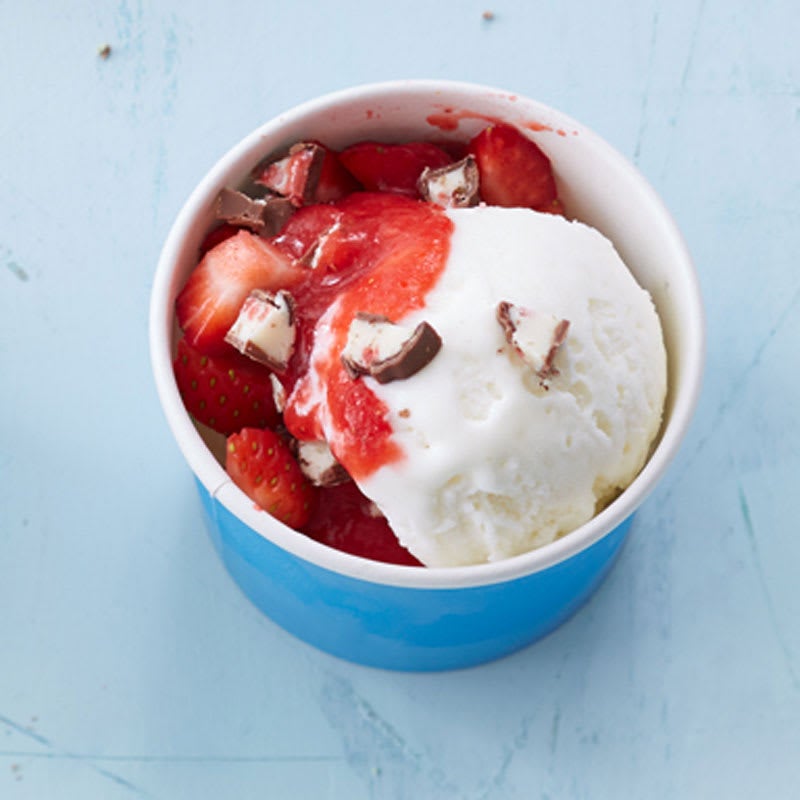 Foto Frozen Yoghurt mit Erdbeer-Topping von WW